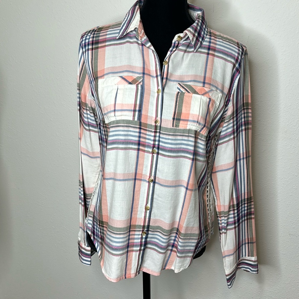 Maurices size Medium long sleeved plaid button up shirt